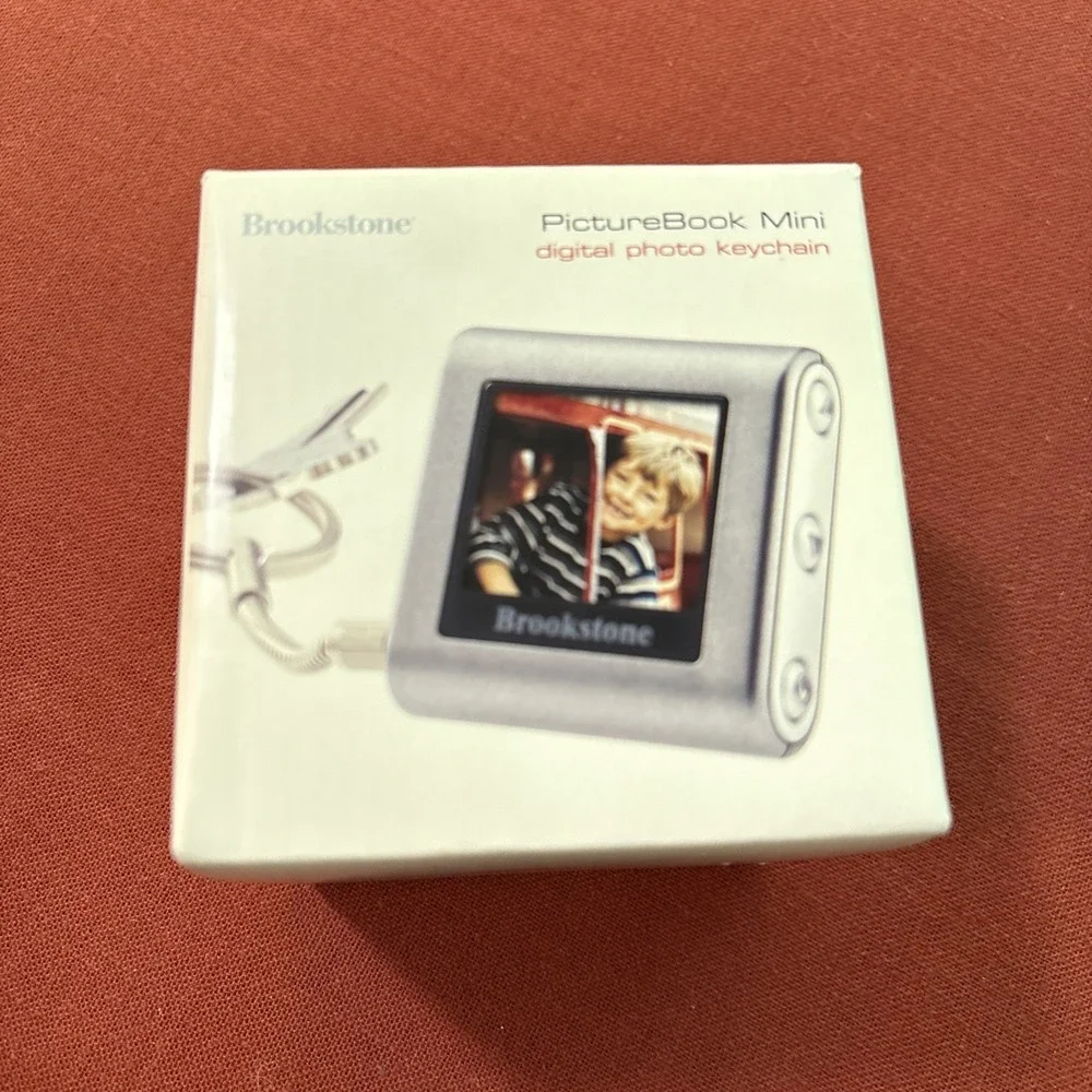 Brookstone PictureBook Mini Digital Photo Keychain 1.4